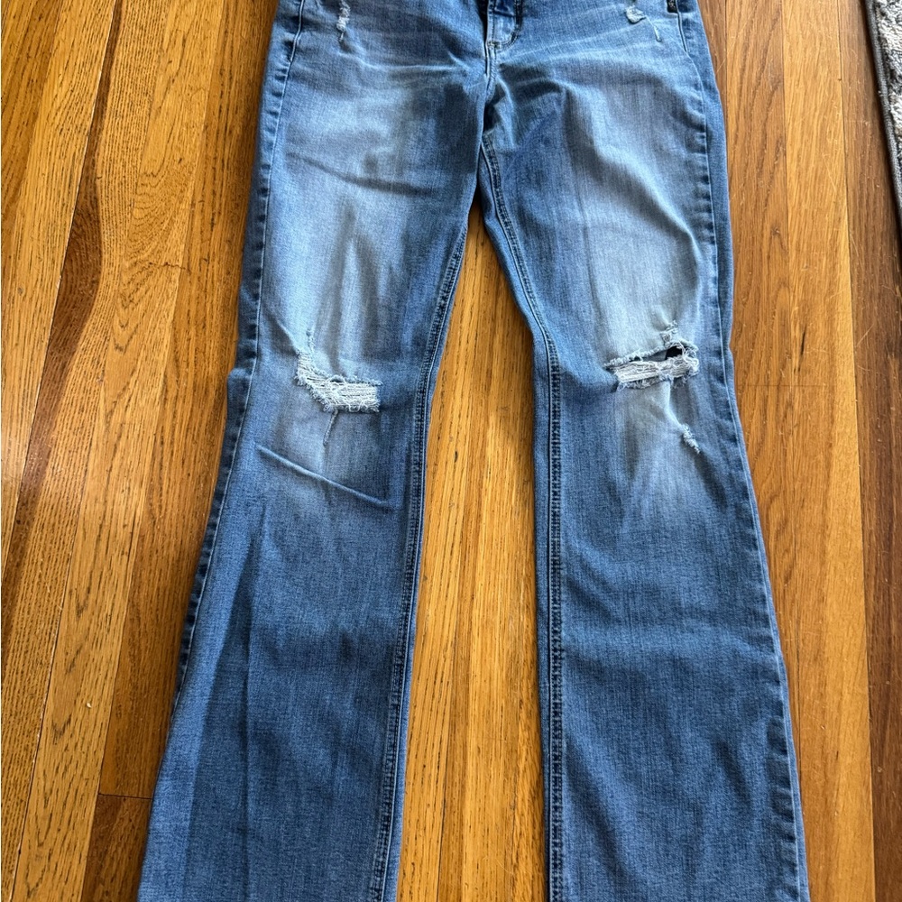 Silver Jeans Women's Light Blue Distressed Suki Slim Boot 30W